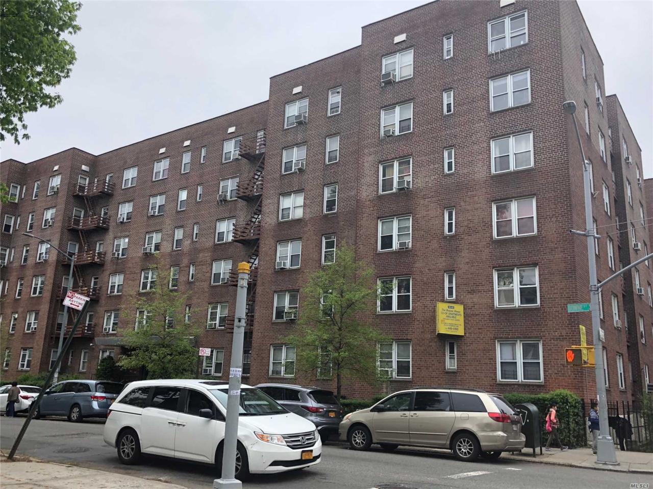 42-40 Bowne St - Photo 1