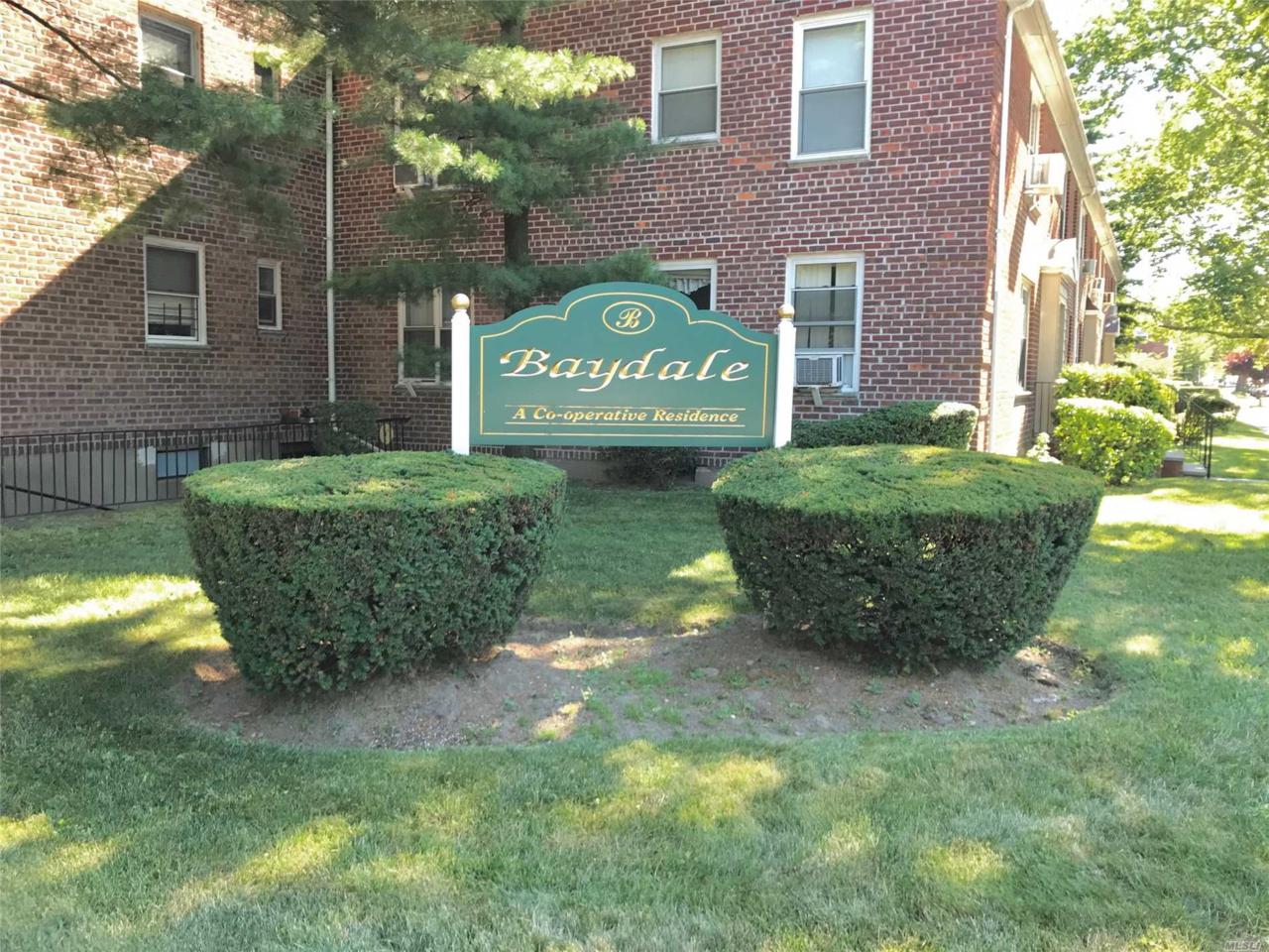 35-10 206 St - Photo 1
