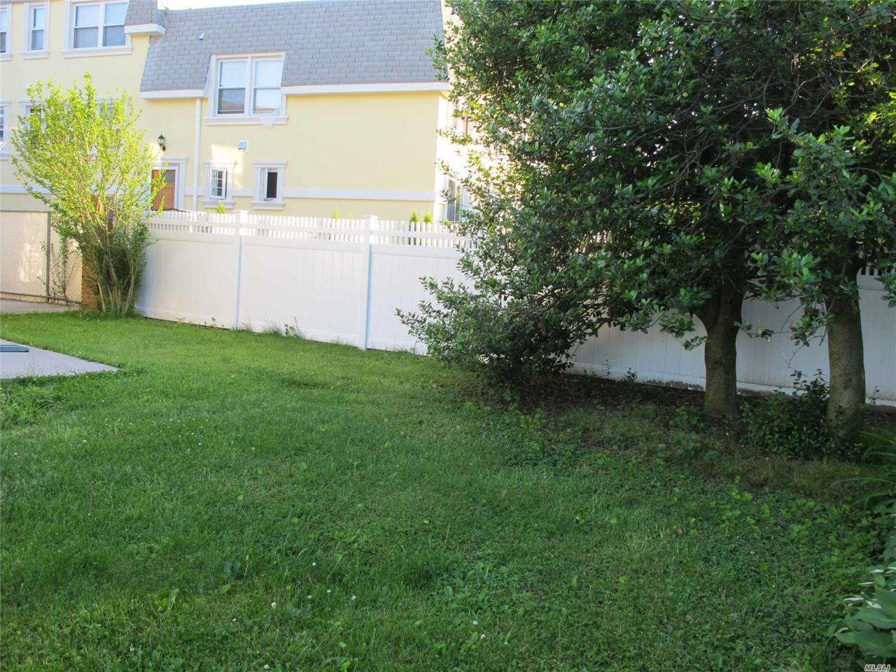 214-15 15th Ave - Photo 1