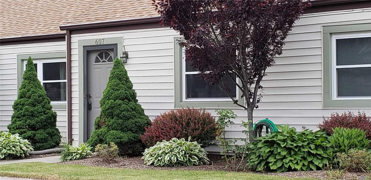 607 Lake Ct - Photo 1