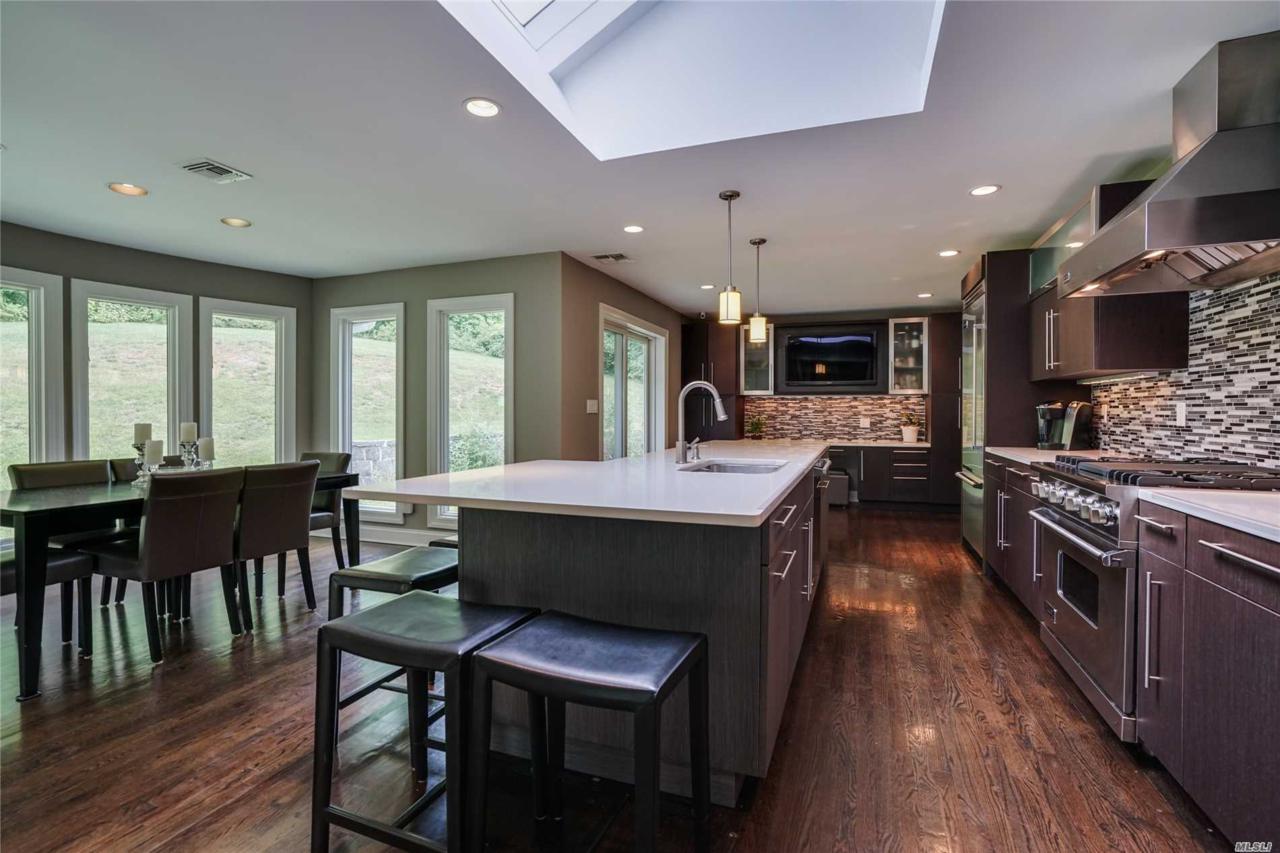 270 Southdown Rd - Photo 1