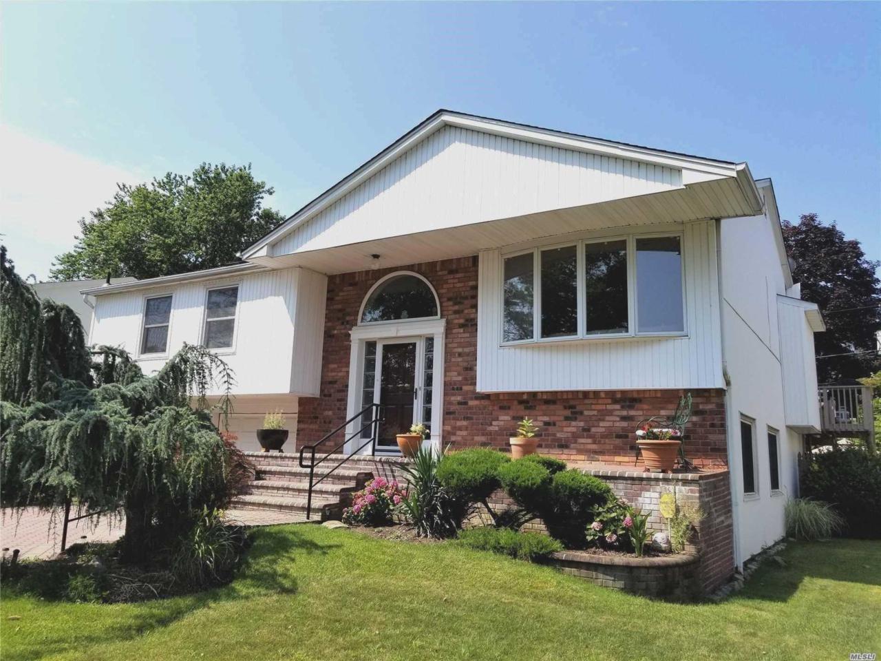 10 Valley Lane West - Photo 1
