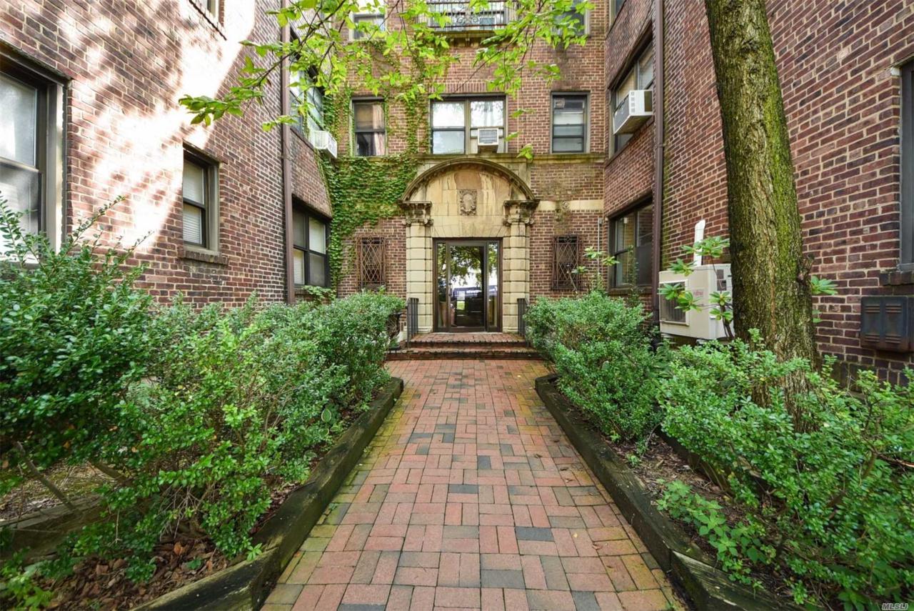 7 Bond St - Photo 1