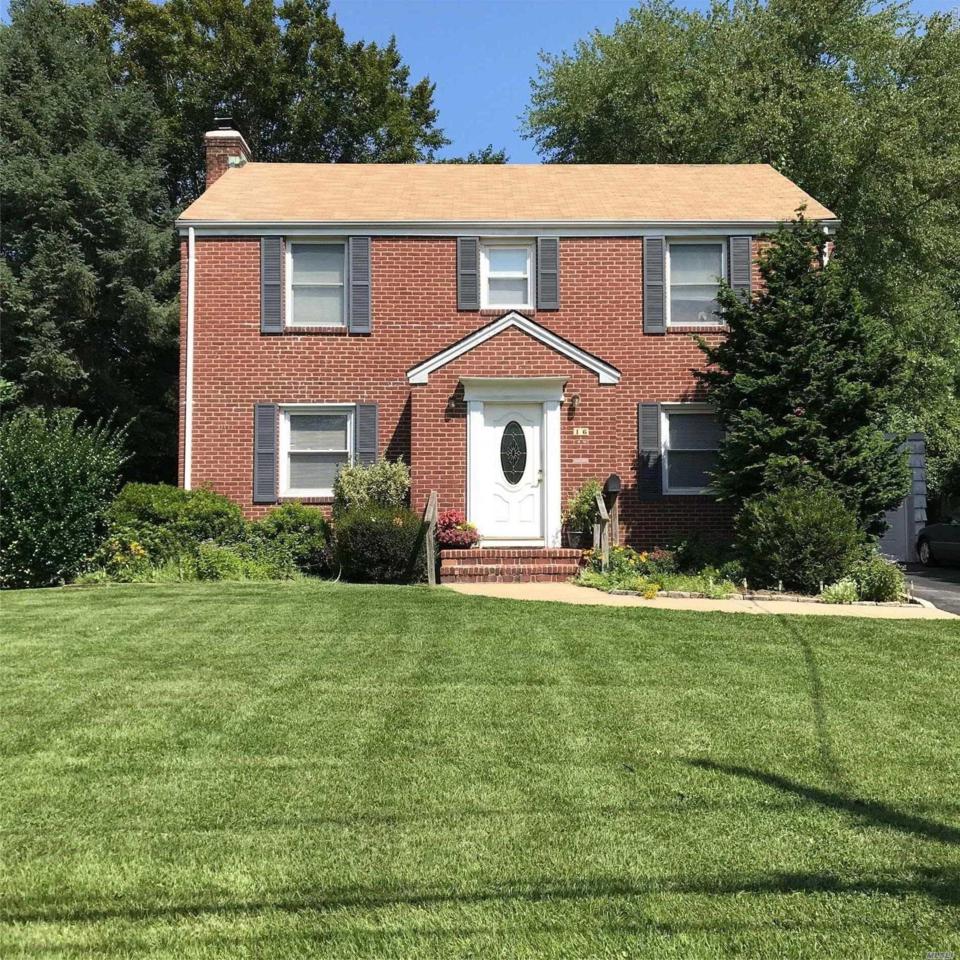 16 Laurel Ave - Photo 1