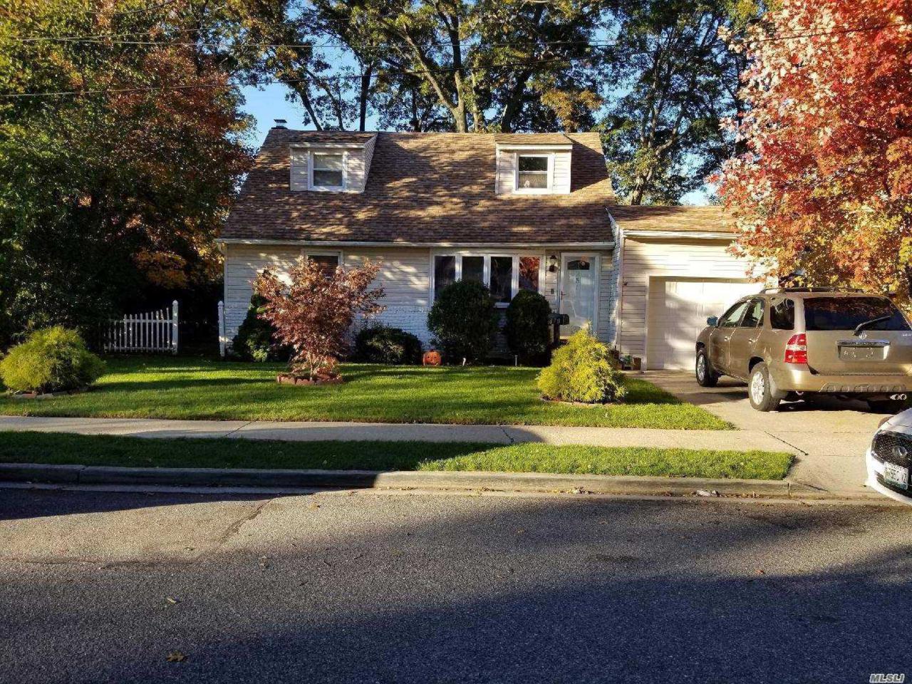 251 Lincoln Ave - Photo 1