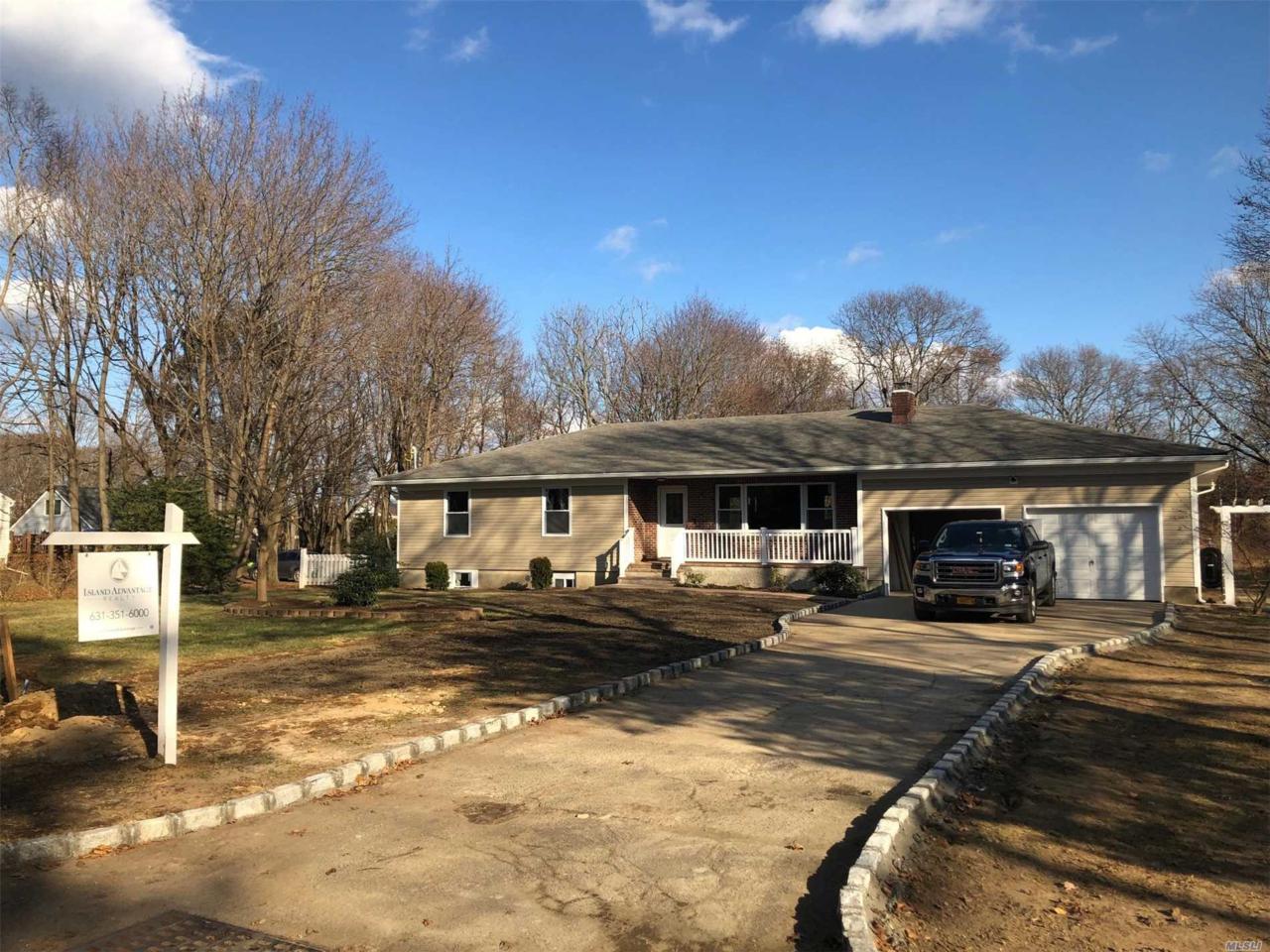 95 Mount Sinai Ave - Photo 1