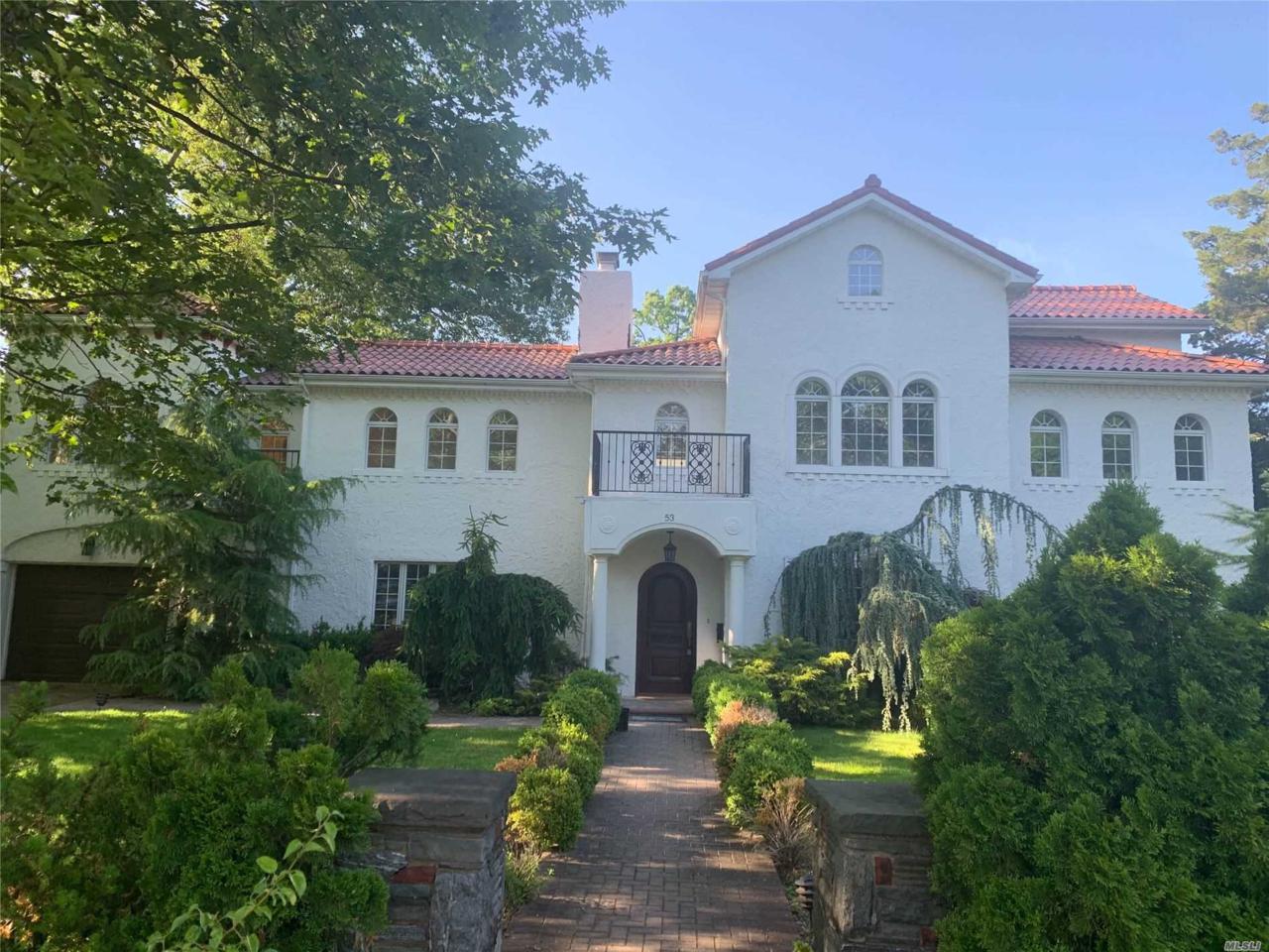 53 Nassau Dr - Photo 1