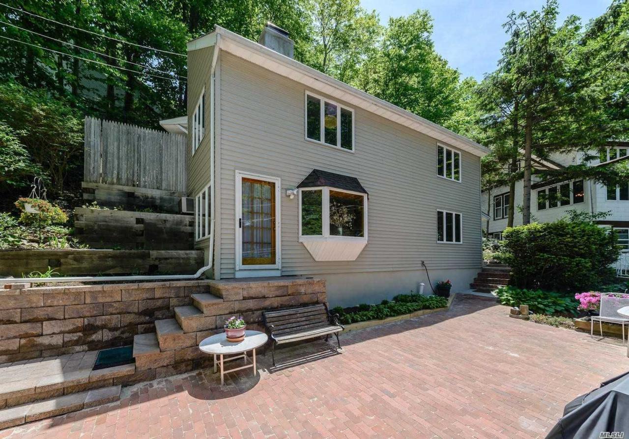 215 Harding Ct - Photo 1