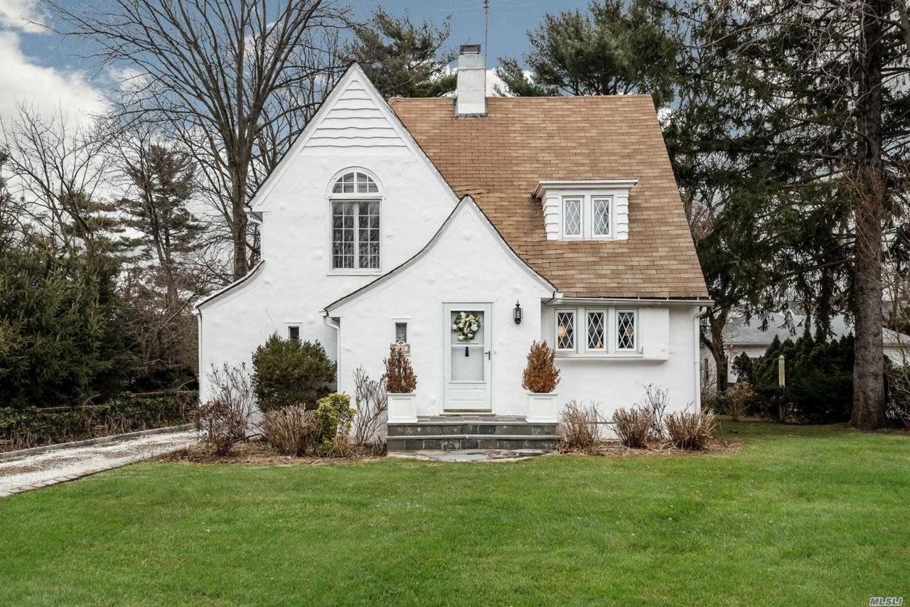 120 Plandome Court - Photo 1