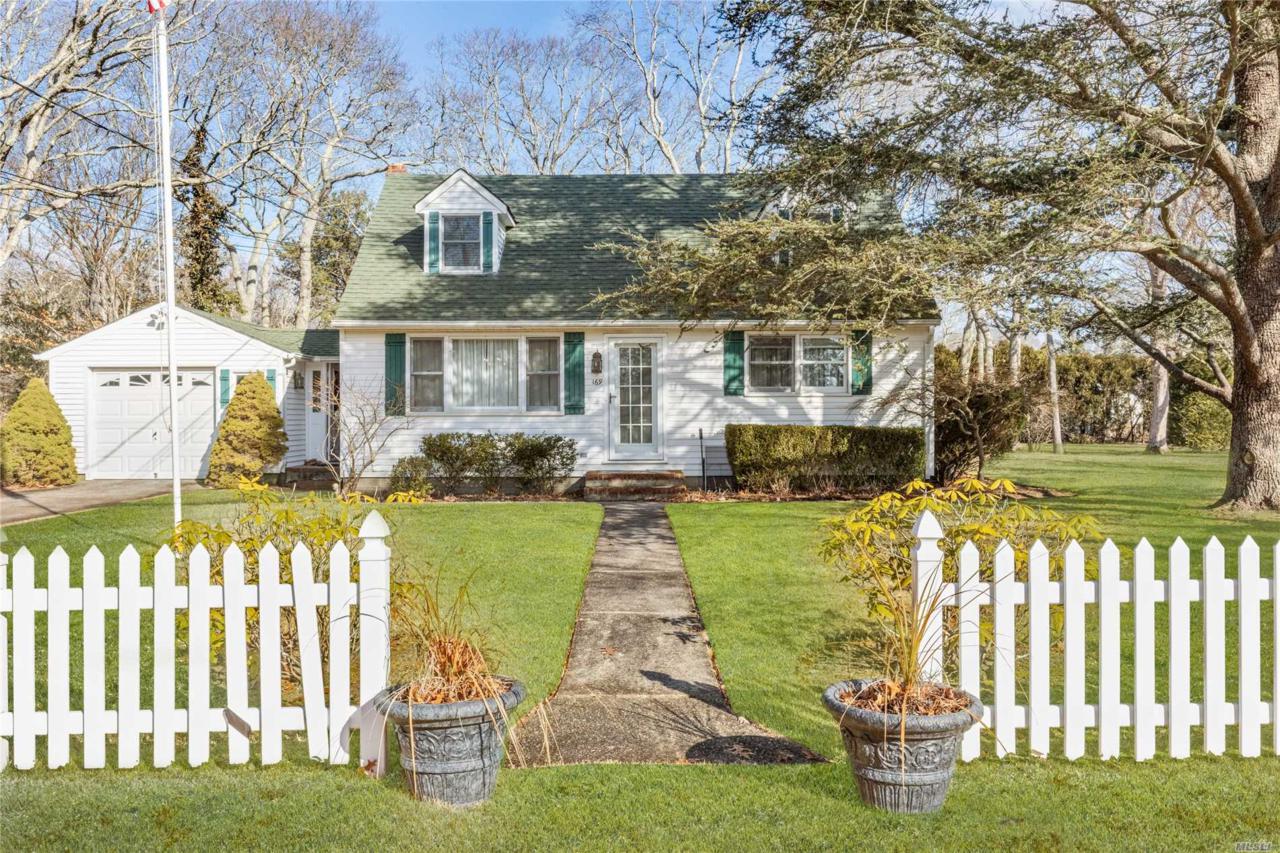 169 Bay Ave - Photo 1