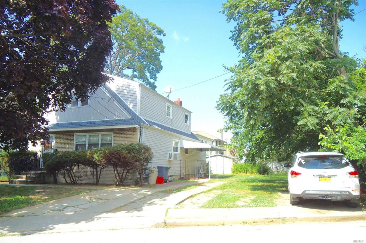 210 Chelsea St - Photo 1