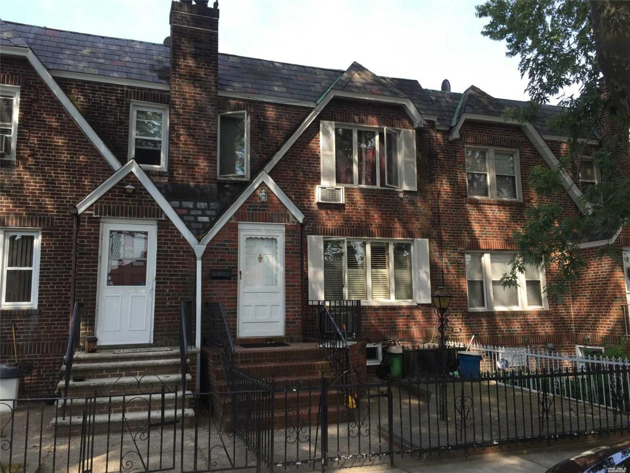 4742 190 St - Photo 1