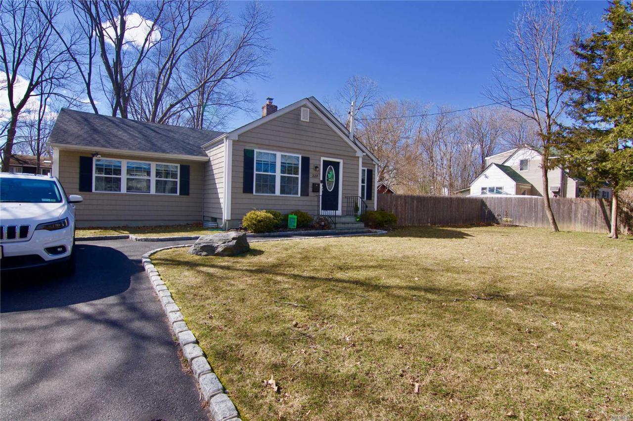 228 Jackson Ave - Photo 1