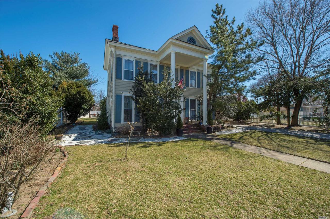 463 Ocean Ave - Photo 1