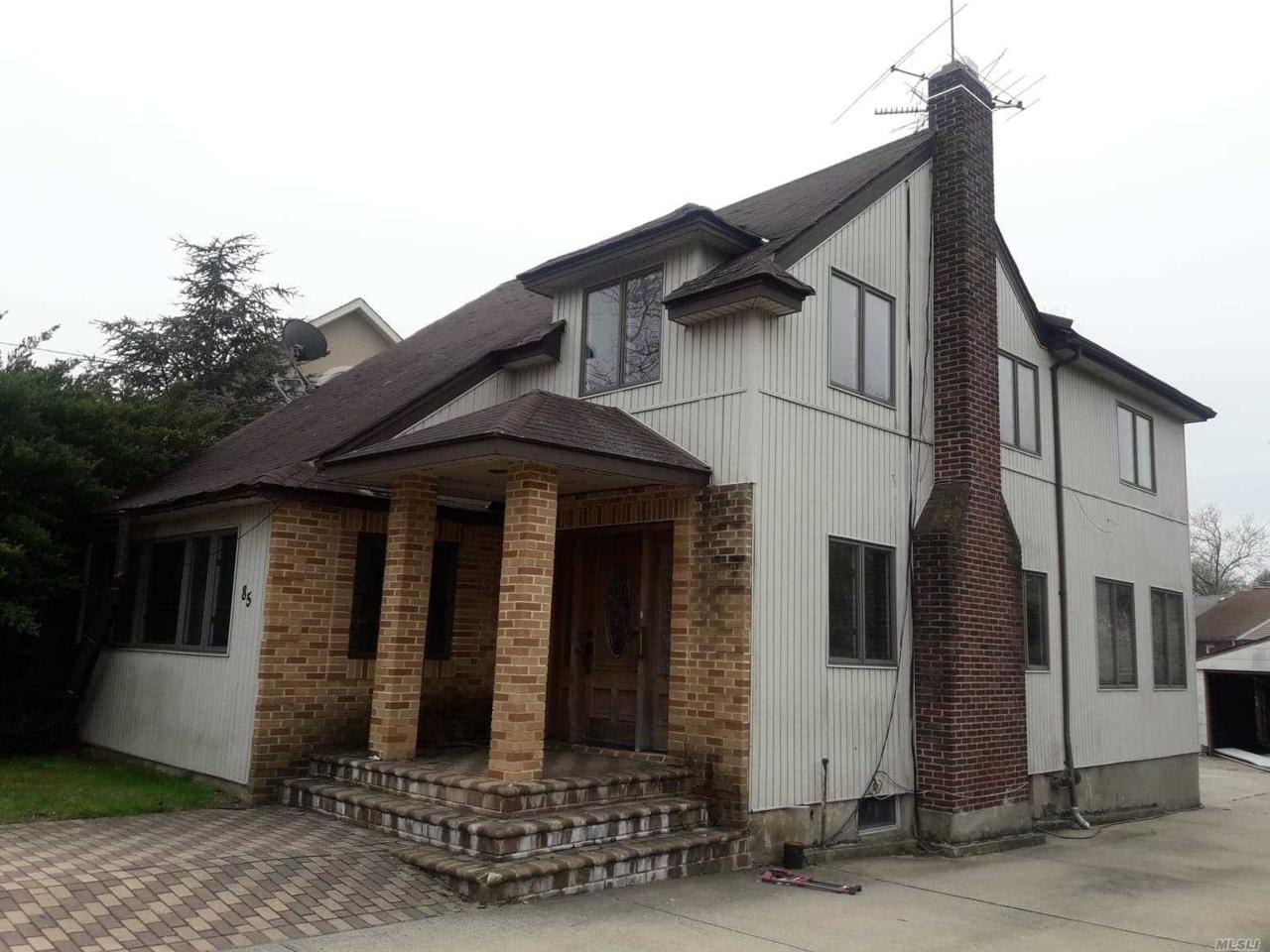 85 Franklin Ave - Photo 1