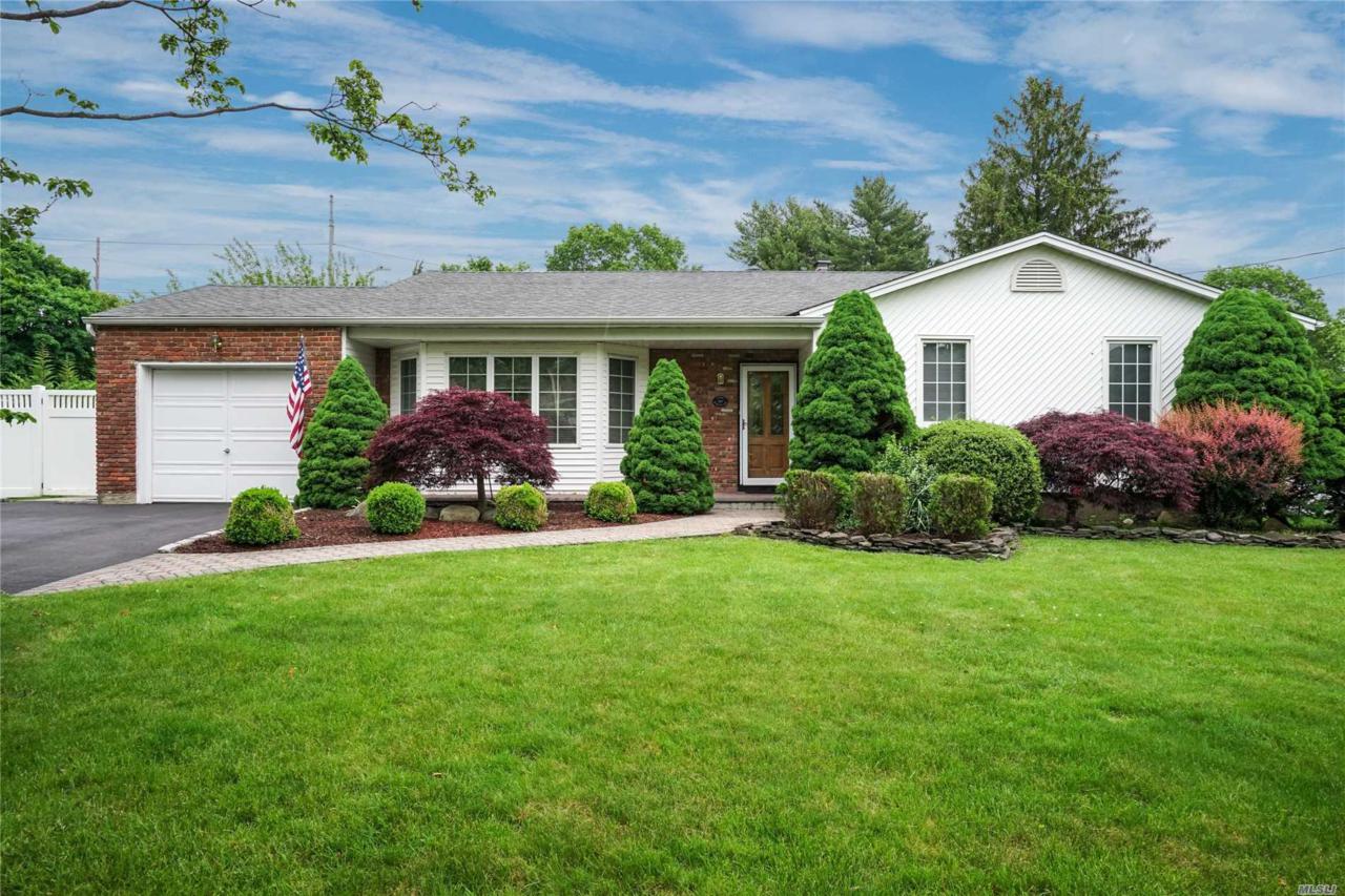 201 Syosset Woodbury Rd - Photo 1