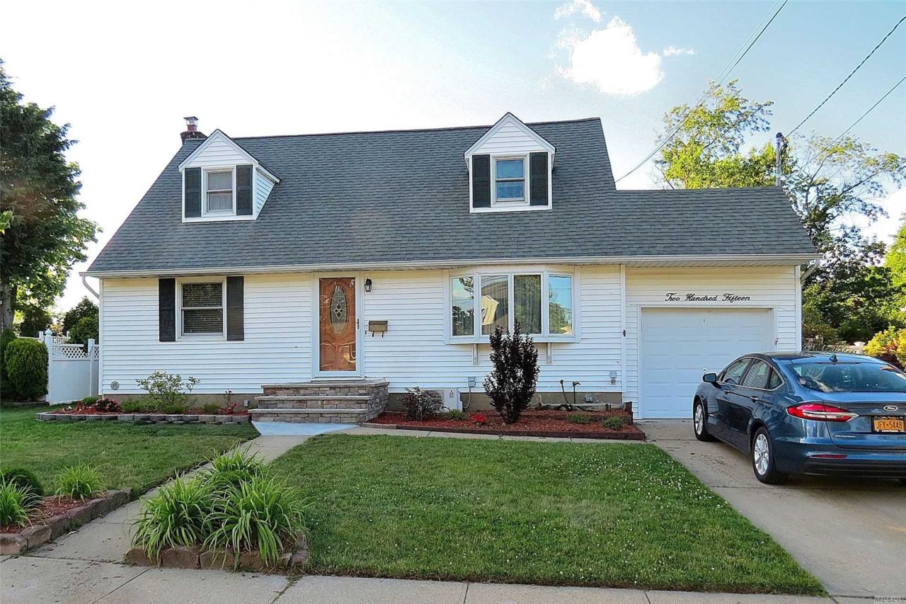 215 Yoakum Ave - Photo 1