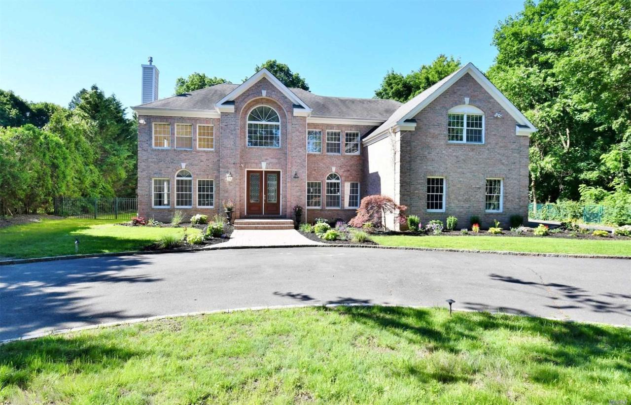 318 Syosset Woodbury Rd - Photo 1