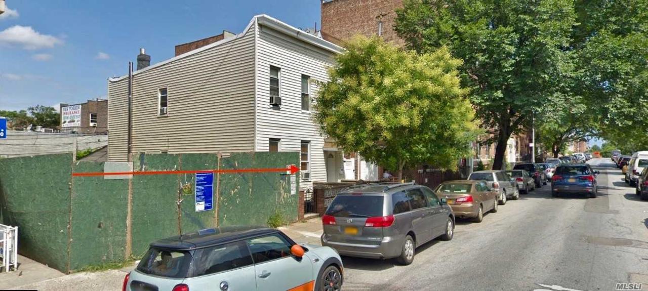 25-88 41 St - Photo 1