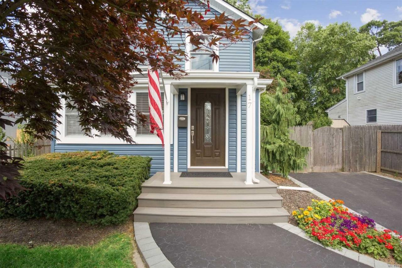 17 Roosevelt Ave - Photo 1