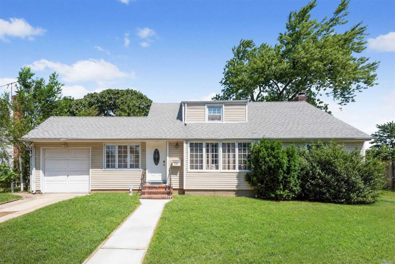 935 Southern Dr - Photo 1