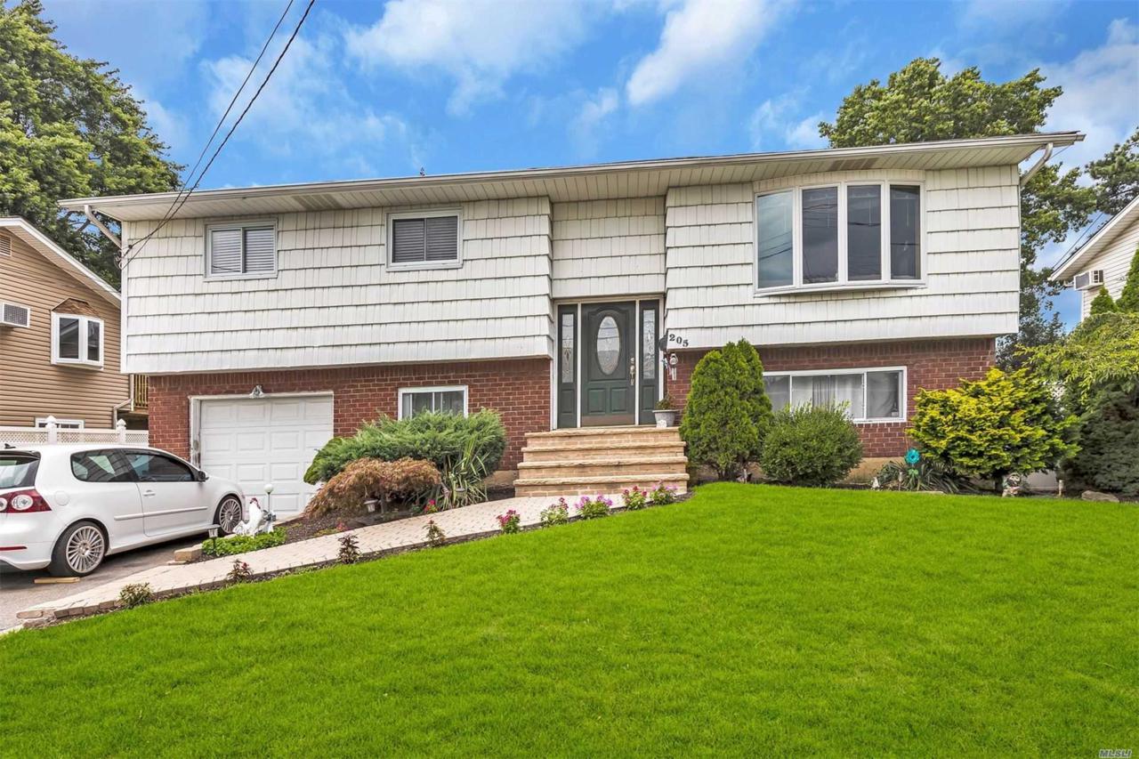 205 Elm St - Photo 1