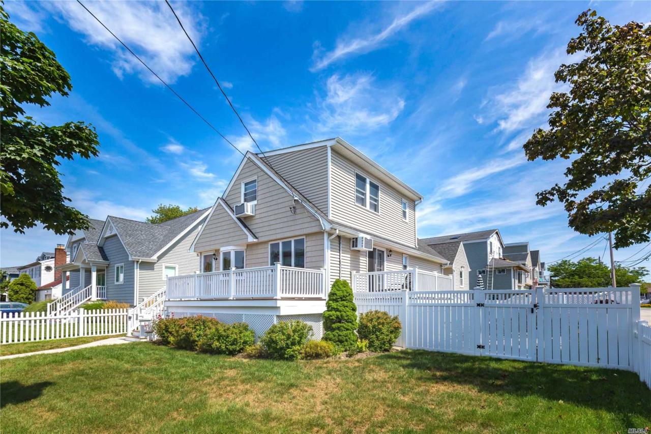419 Little East Neck Rd - Photo 1
