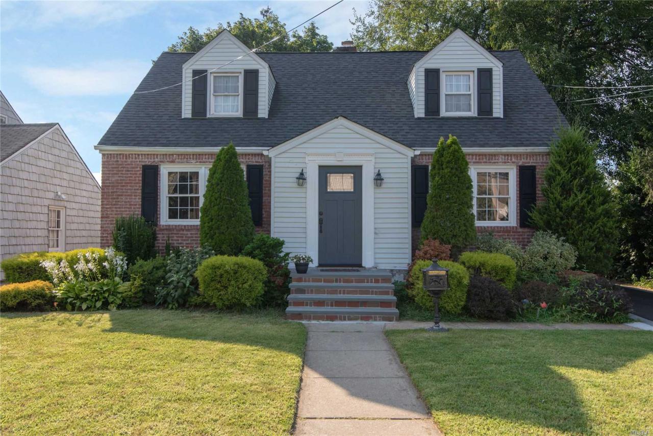 62 Jackson Ave - Photo 1