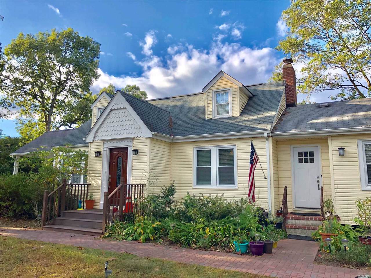 279 Woodlawn Ave - Photo 1