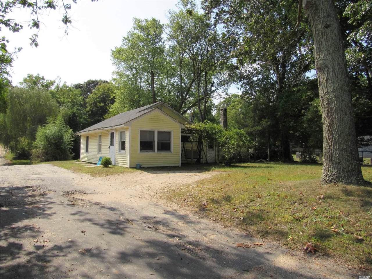 1381 Flanders Rd - Photo 1