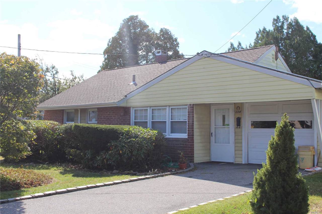 224 Jerusalem Ave - Photo 1