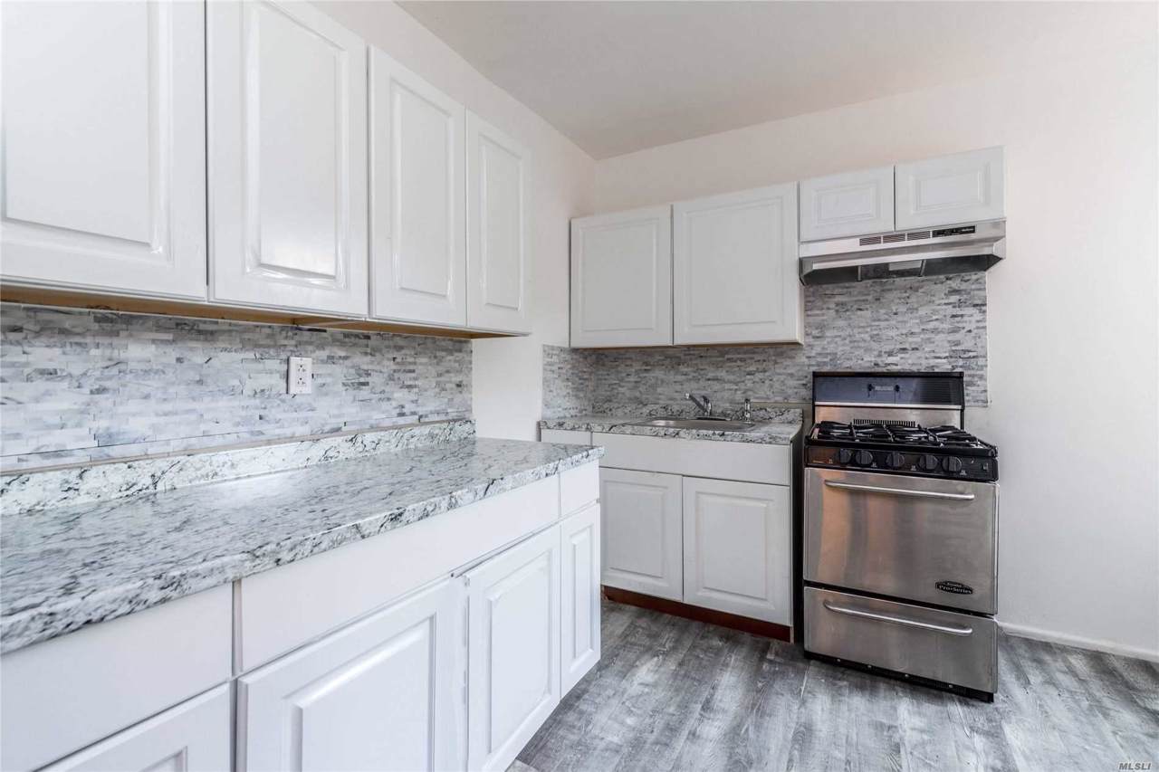 33-25 81 St - Photo 1