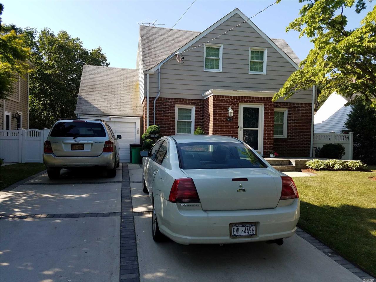 1612 Park Ave - Photo 1