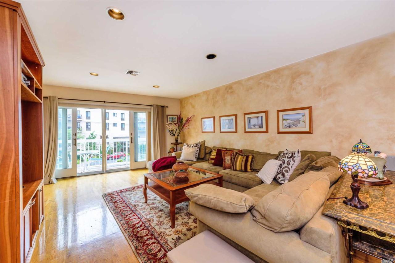 107 Broadway - Photo 1