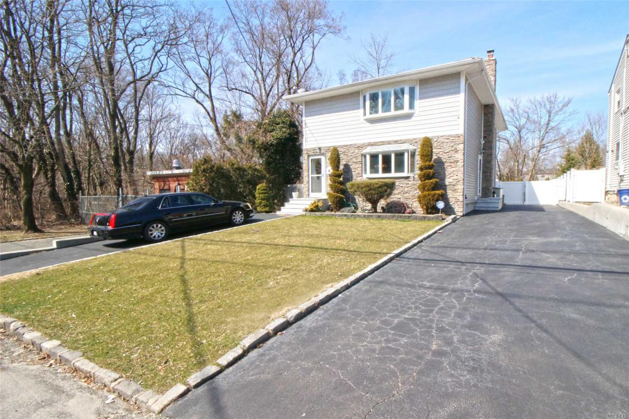 49 Neulist Ave - Photo 1