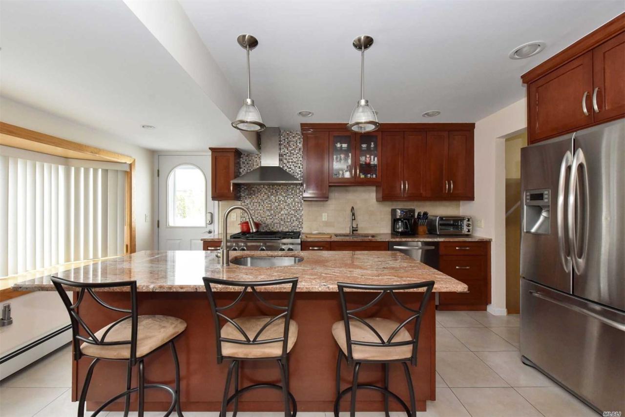 5 Winthrop Rd - Photo 1