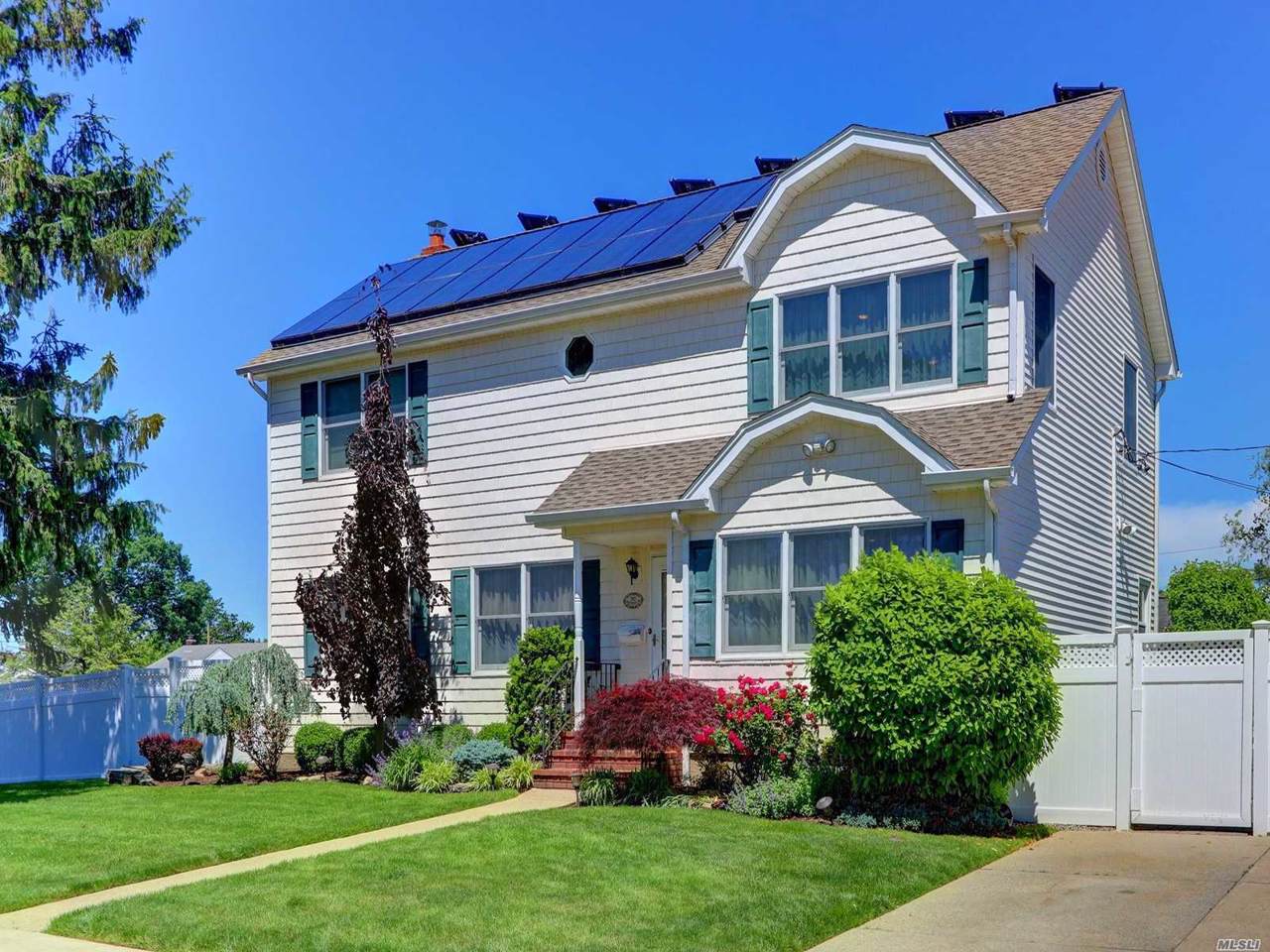 885 Maplecrest Dr - Photo 1