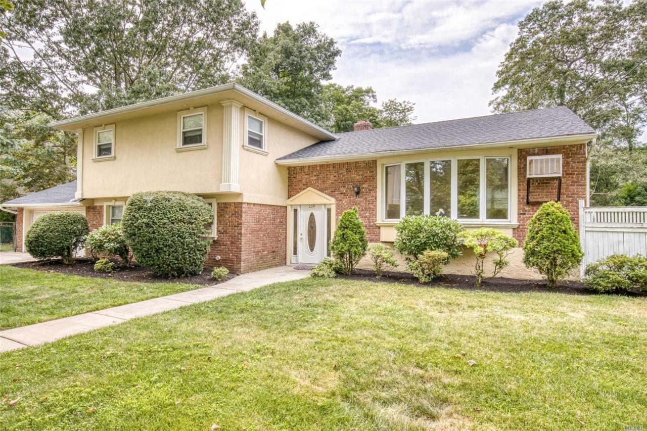 209 Oakwood Rd - Photo 1