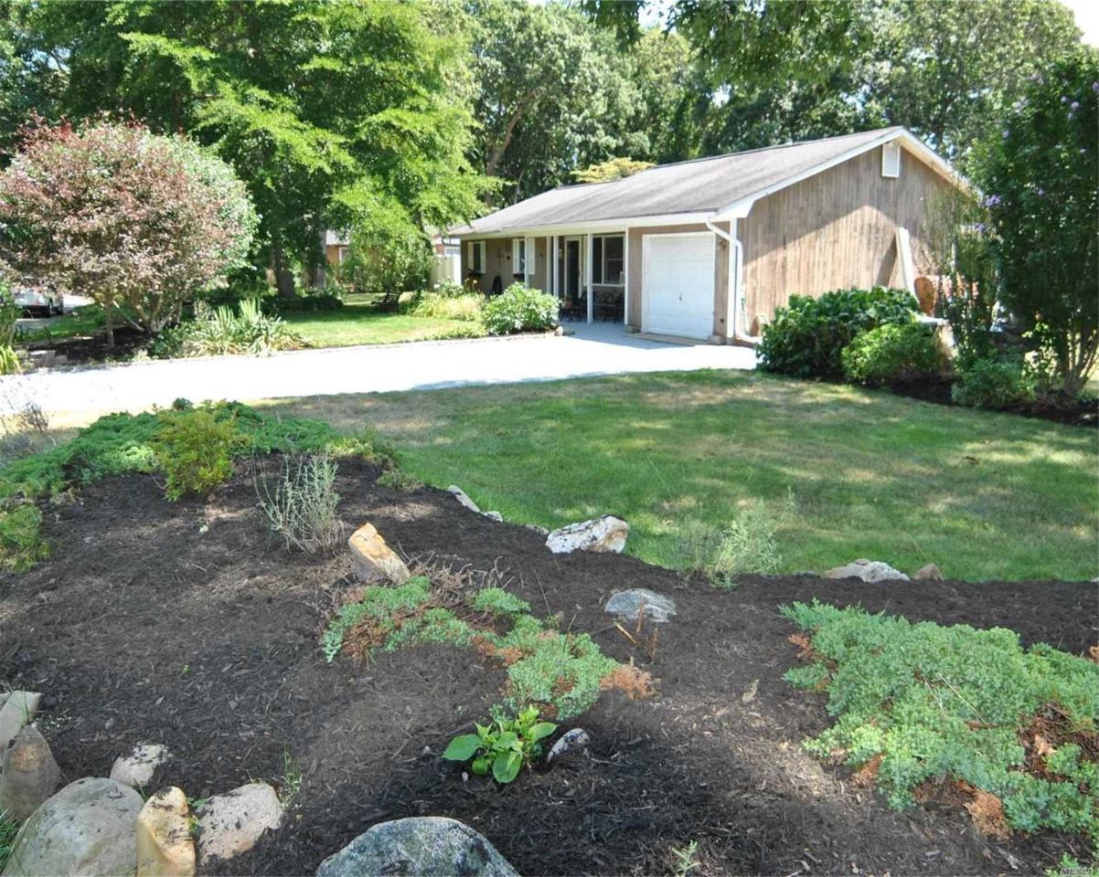10 Twin Pine Ln - Photo 1