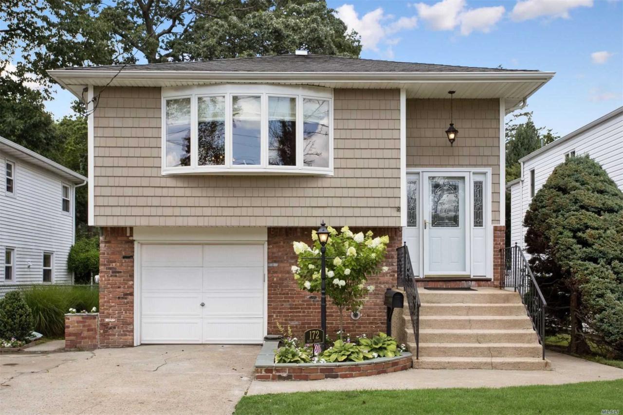 172 Gates Ave - Photo 1