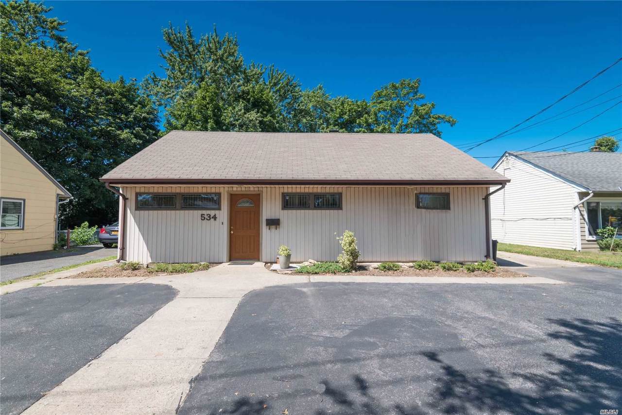 534 Old Country Rd - Photo 1
