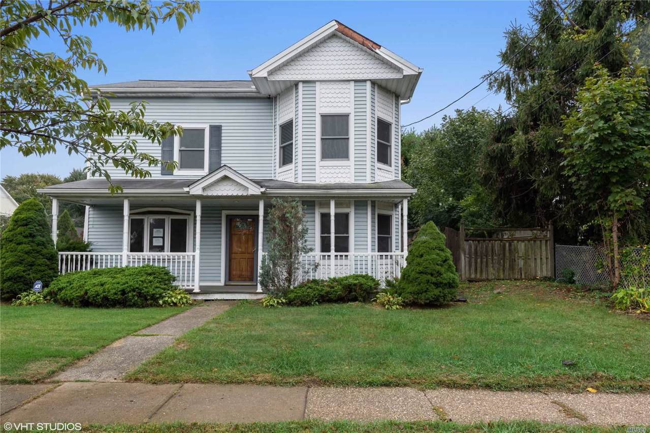70 Park Cir - Photo 1