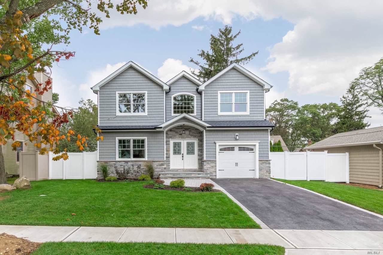 33 Raynham Dr - Photo 1