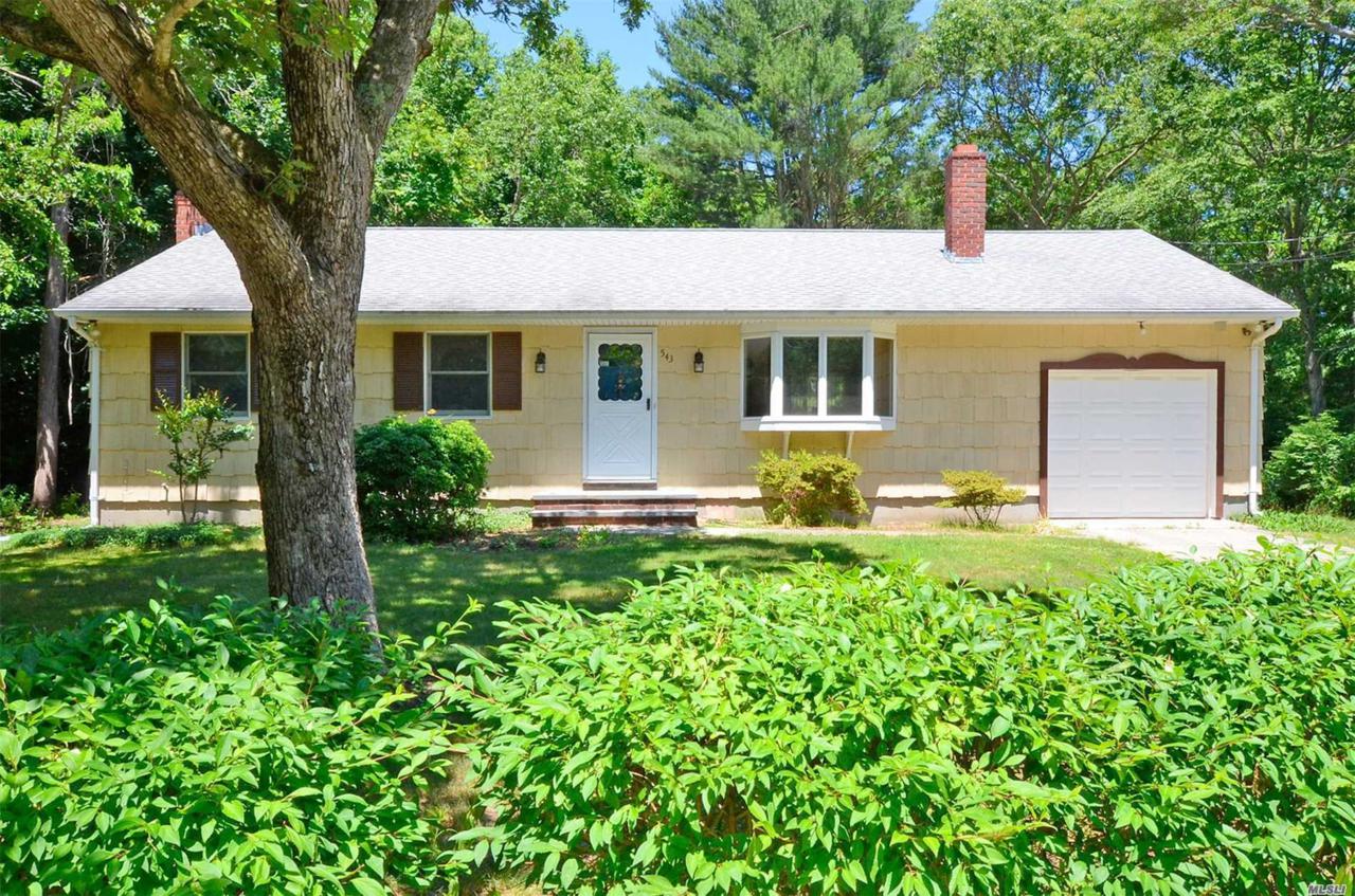 543 Long Island Ave - Photo 1