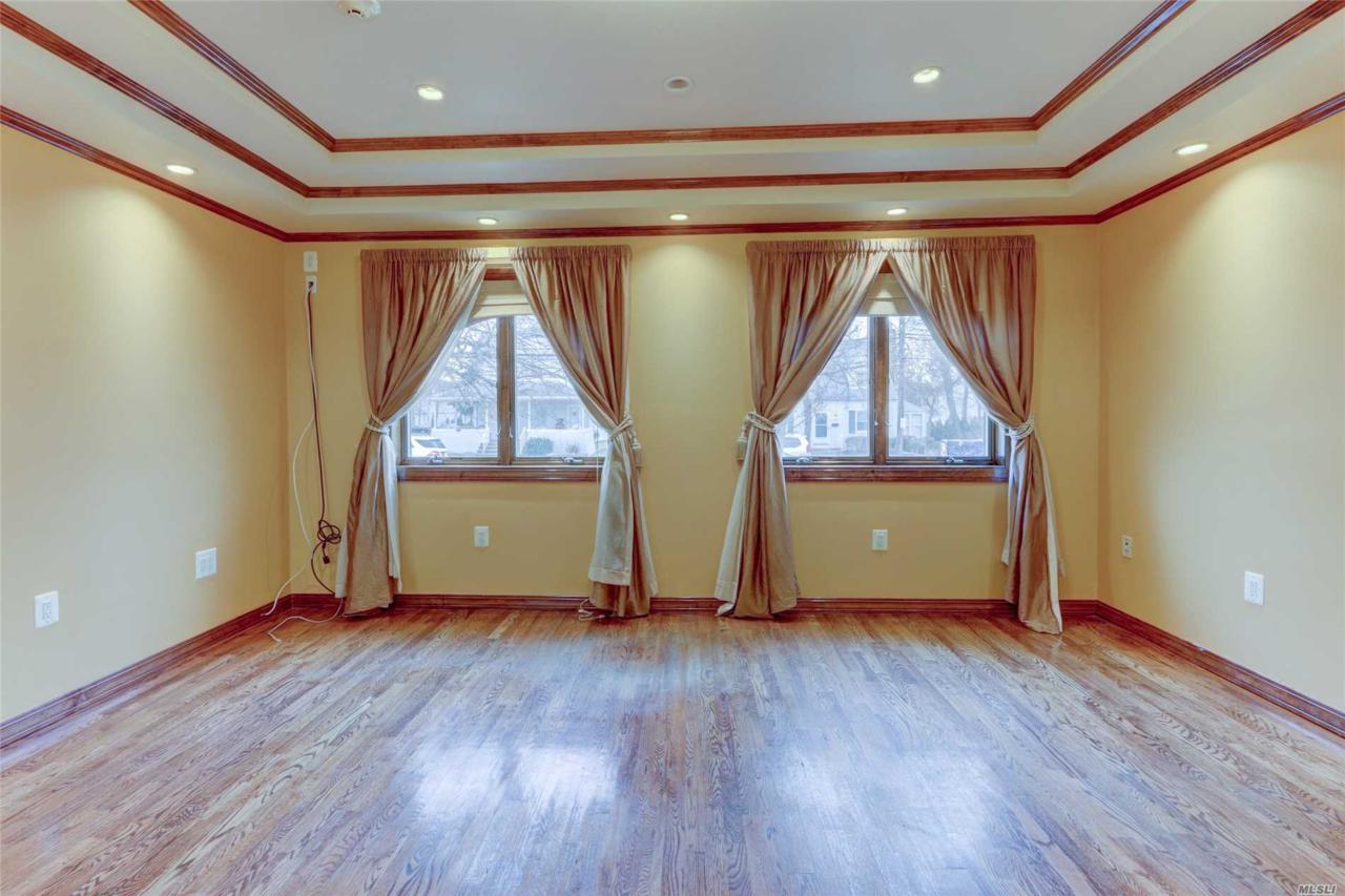 100 Nicholai St - Photo 1