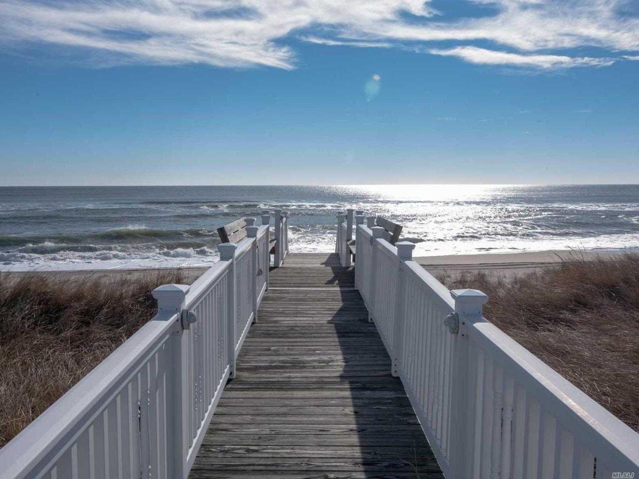 605 Dune Rd - Photo 1