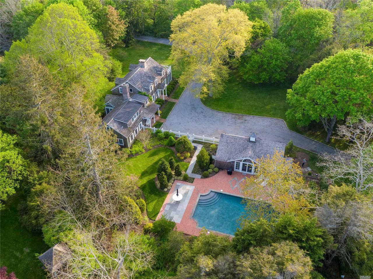 106 Quogue St - Photo 1