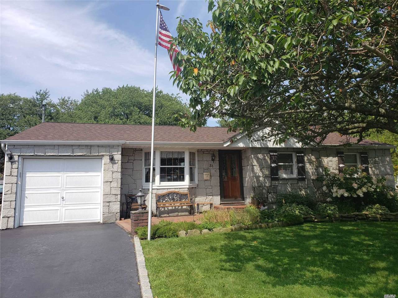 31 Bethesda Ln - Photo 1