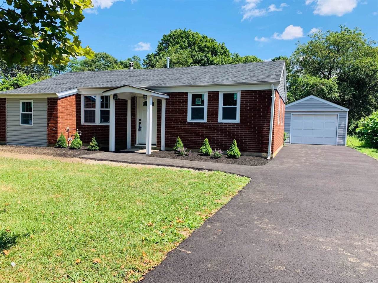 1693 Thompson Dr - Photo 1