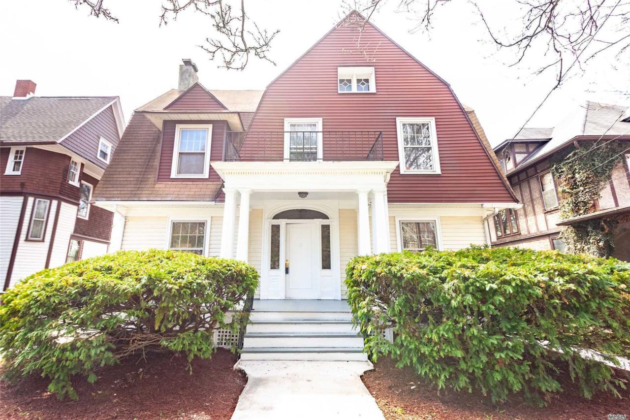137 Leroy St - Photo 1